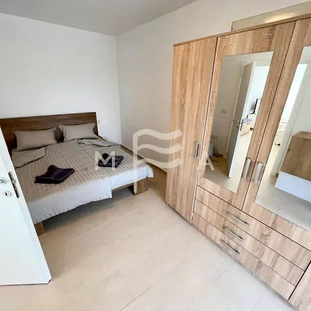 Enlightened 650 Apartment Golem (Tirana)