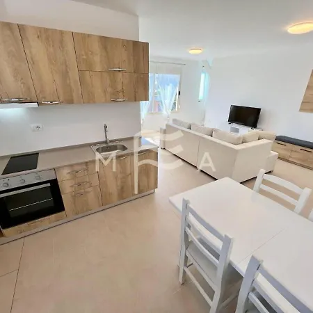 Apartment Enlightened 650 Golem (Tirana)